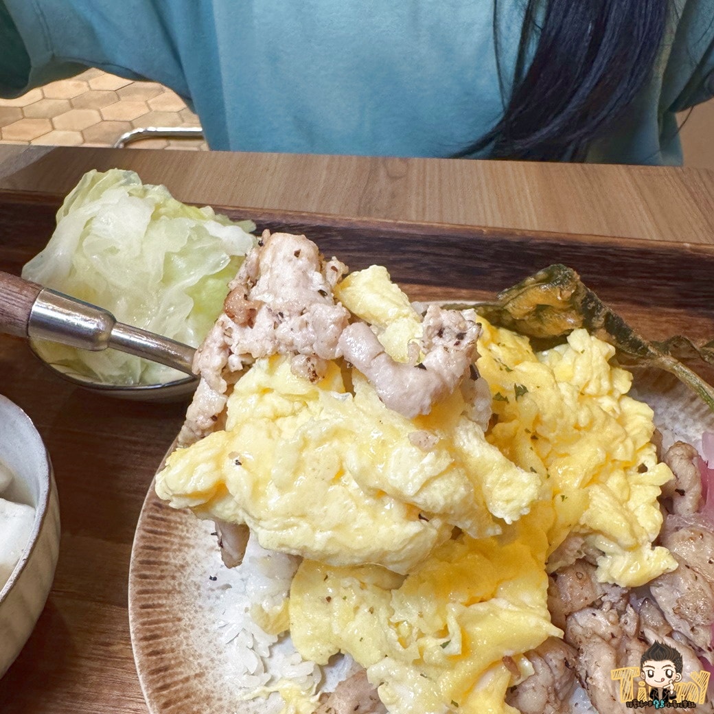 新竹若嵐飯店。 光華區肉多多咖哩飯定食吃超飽！ 沐嵐咖哩姊妹店 (菜單營業時間地址電話)