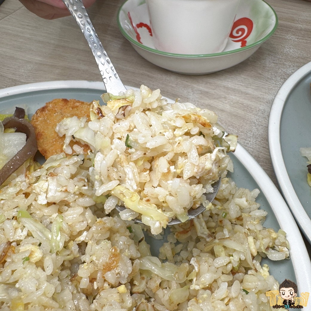 新竹縣竹北本味初光。平價炒飯還附日式豬排。小菜超值享受 (菜單營業時間地址電話)