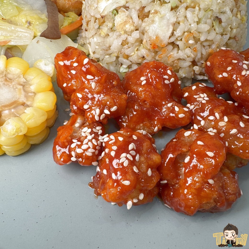新竹縣竹北本味初光。平價炒飯還附日式豬排。小菜超值享受 (菜單營業時間地址電話)