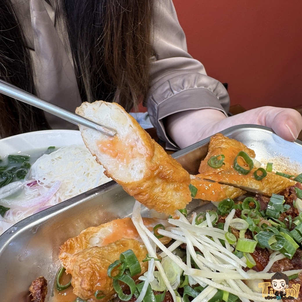 新竹.竹北魚氏湯麵。 可能是新竹最有膠質的魚湯麵！ 丸龜平替版天婦羅炸物隨意選！ 台式滷味小菜！ (菜單營業時間地址電話)
