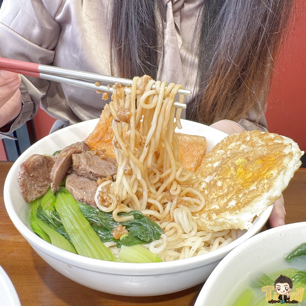 新竹.竹北魚氏湯麵。 可能是新竹最有膠質的魚湯麵！ 丸龜平替版天婦羅炸物隨意選！ 台式滷味小菜！ (菜單營業時間地址電話)