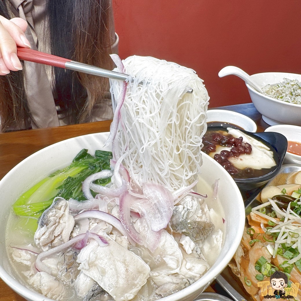新竹.竹北魚氏湯麵。 可能是新竹最有膠質的魚湯麵！ 丸龜平替版天婦羅炸物隨意選！ 台式滷味小菜！ (菜單營業時間地址電話)