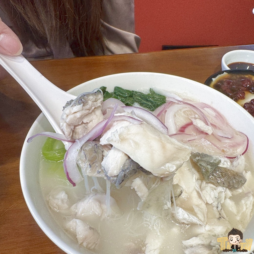 新竹.竹北魚氏湯麵。 可能是新竹最有膠質的魚湯麵！ 丸龜平替版天婦羅炸物隨意選！ 台式滷味小菜！ (菜單營業時間地址電話)