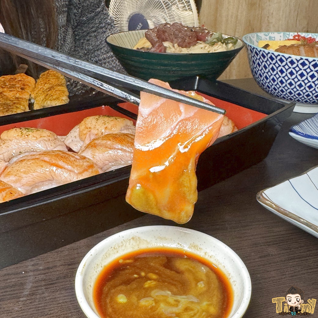 馬的深夜食堂 巨無霸鴨血29元！超豪華鮭魚寶船！ (菜單營業時間地址電話)
