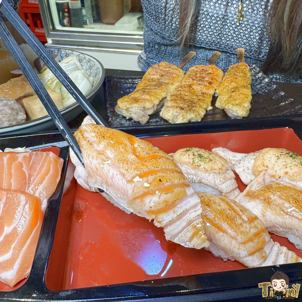 馬的深夜食堂 巨無霸鴨血29元！超豪華鮭魚寶船！ (菜單營業時間地址電話)