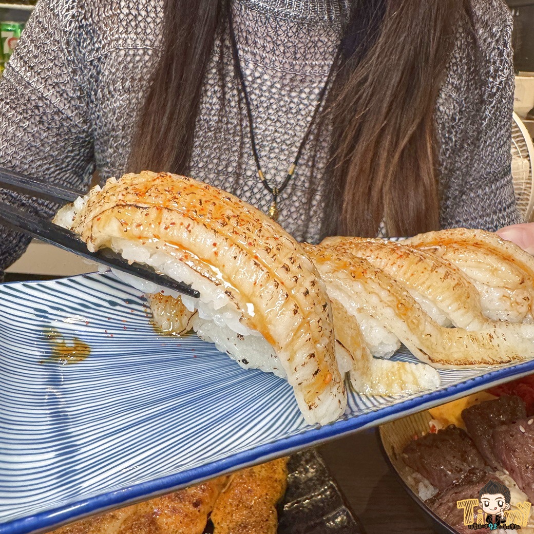馬的深夜食堂 巨無霸鴨血29元！超豪華鮭魚寶船！ (菜單營業時間地址電話)