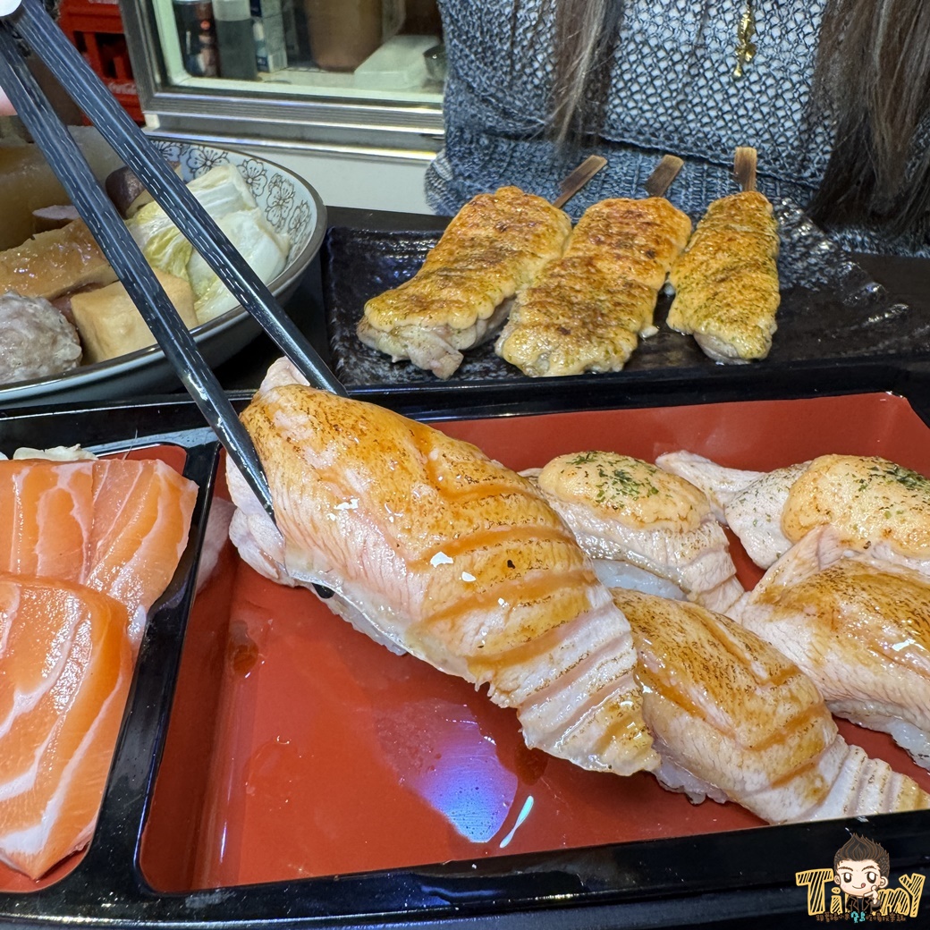 馬的深夜食堂 巨無霸鴨血29元！超豪華鮭魚寶船！ (菜單營業時間地址電話)