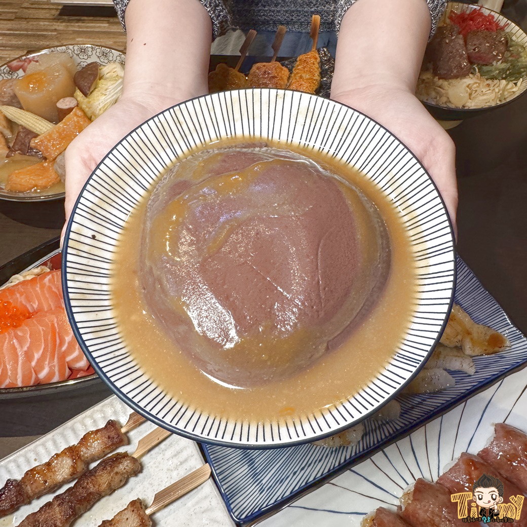馬的深夜食堂 巨無霸鴨血29元！超豪華鮭魚寶船！ (菜單營業時間地址電話)