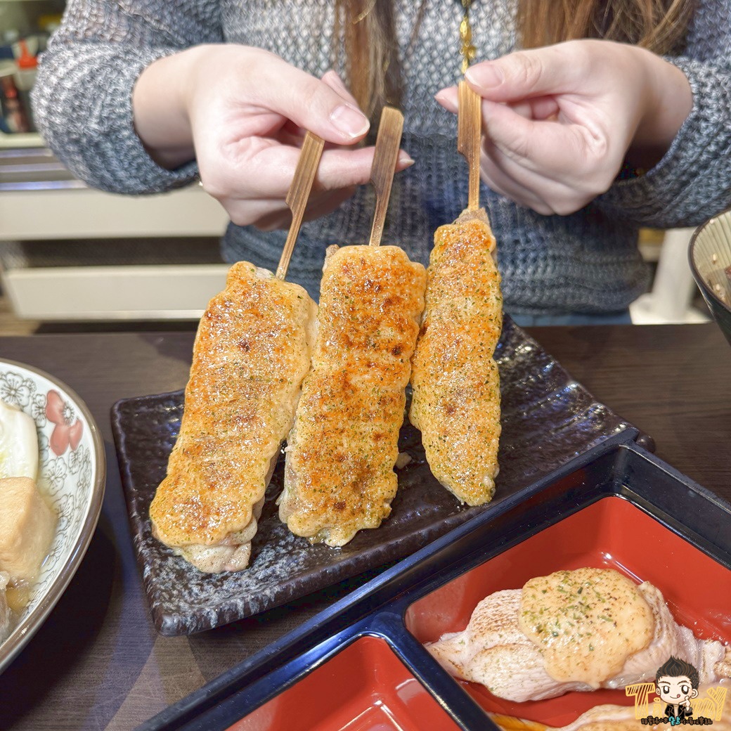 馬的深夜食堂 巨無霸鴨血29元！超豪華鮭魚寶船！ (菜單營業時間地址電話)