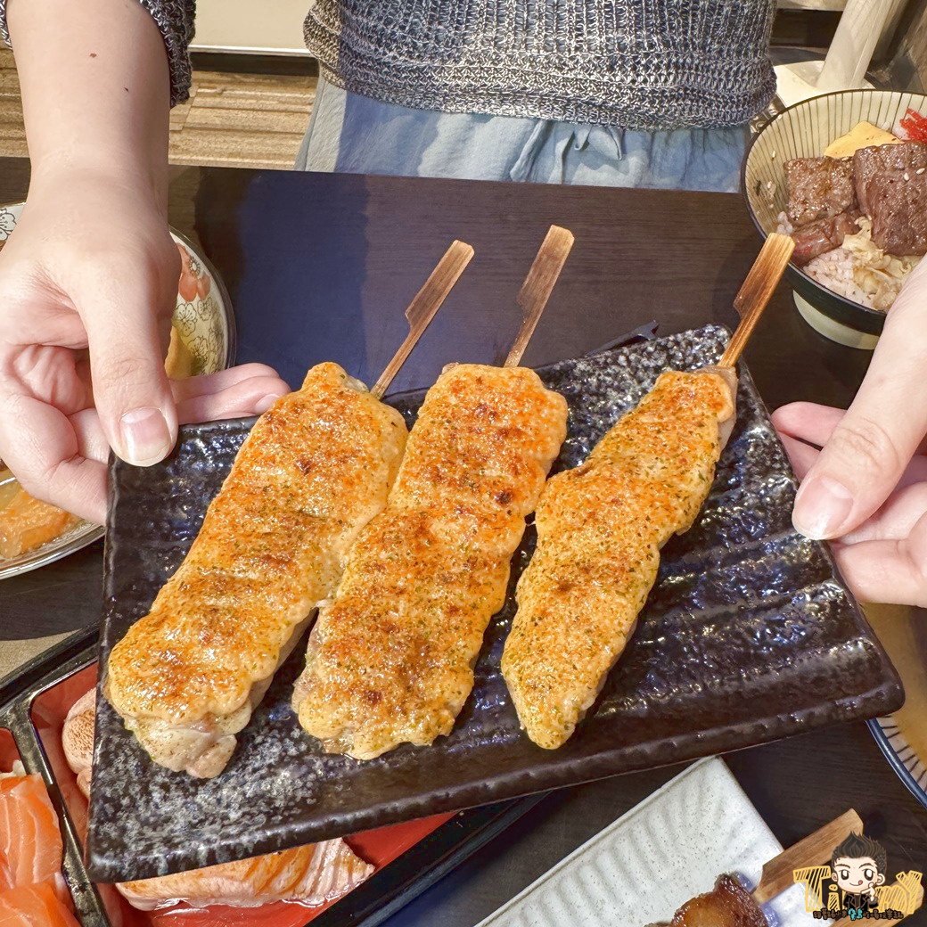 馬的深夜食堂 巨無霸鴨血29元！超豪華鮭魚寶船！ (菜單營業時間地址電話)