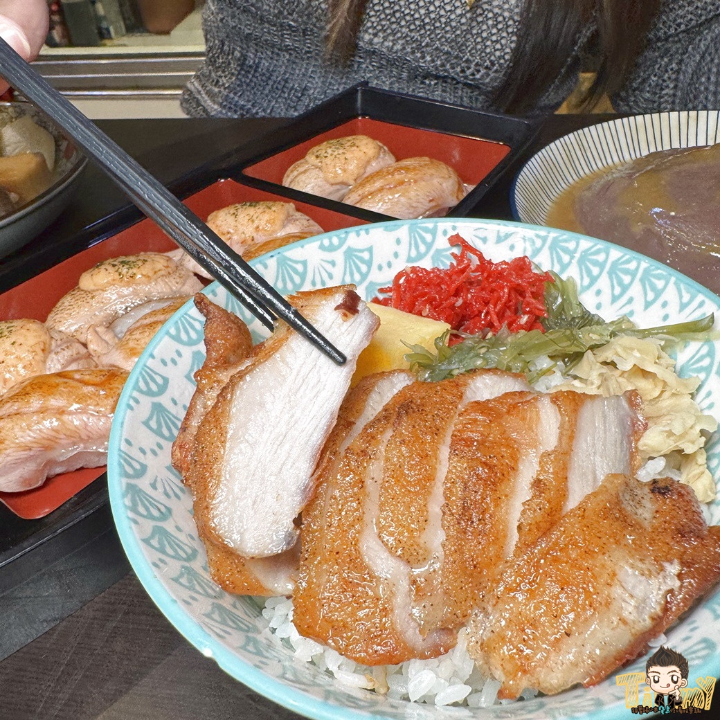 馬的深夜食堂 巨無霸鴨血29元！超豪華鮭魚寶船！ (菜單營業時間地址電話)