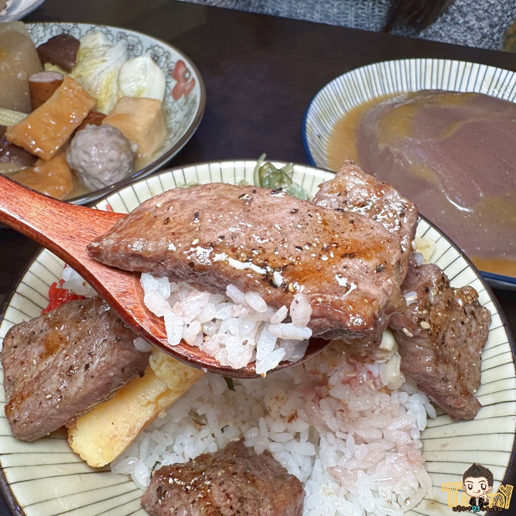 馬的深夜食堂 巨無霸鴨血29元！超豪華鮭魚寶船！ (菜單營業時間地址電話)