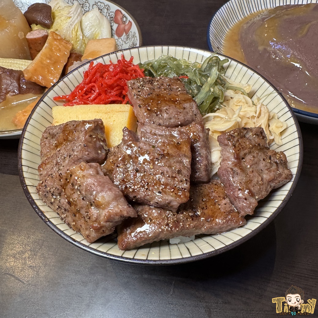 馬的深夜食堂 巨無霸鴨血29元！超豪華鮭魚寶船！ (菜單營業時間地址電話)