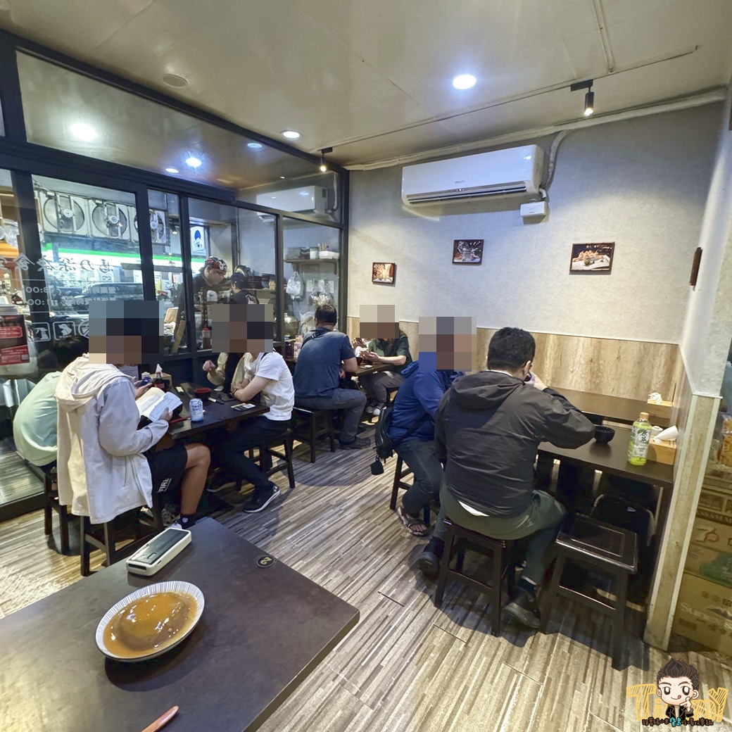 馬的深夜食堂 巨無霸鴨血29元！超豪華鮭魚寶船！ (菜單營業時間地址電話)