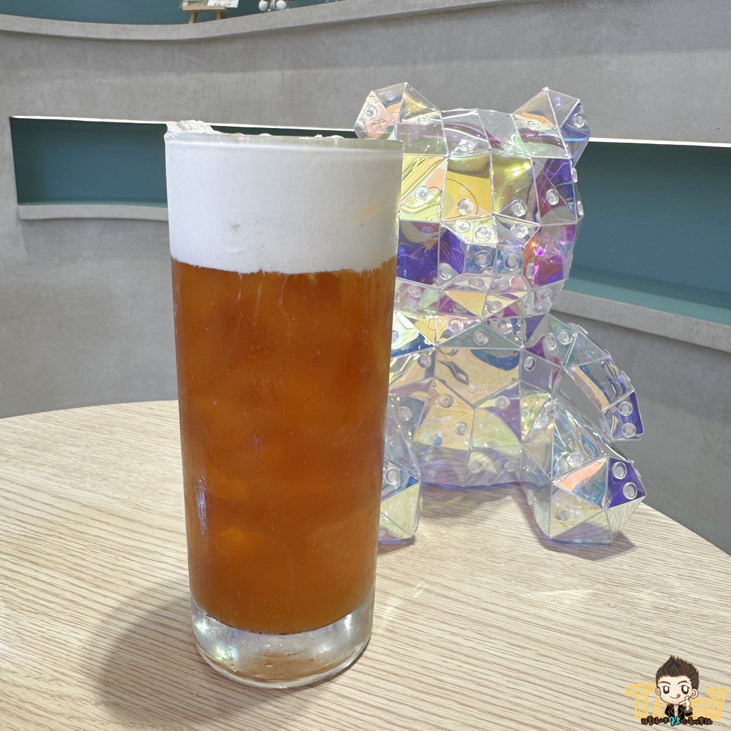 新竹茶鄰客茶飲專賣。 金山店半導體設計風格的手搖飲。 竹科工程師研發獨特茶香！ (菜單營業時間地址電話)