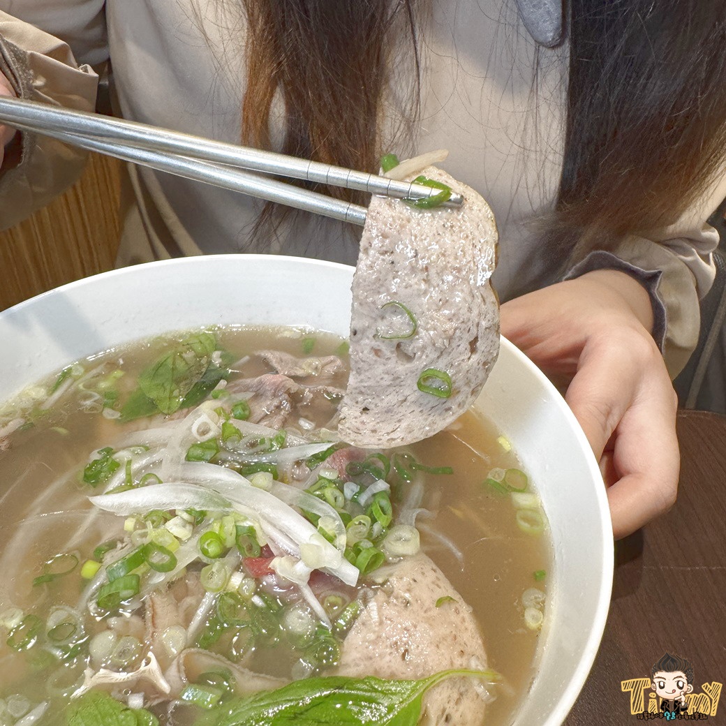 新竹湖口CaCa越南料理中山店。每天現烤越南麵包外酥內軟！ (菜單營業時間地址電話)