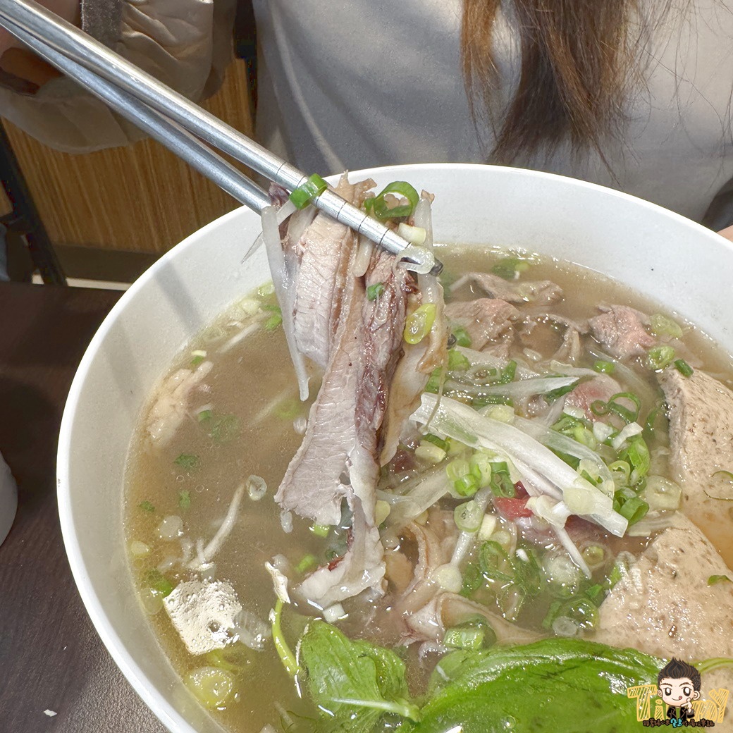 新竹湖口CaCa越南料理中山店。每天現烤越南麵包外酥內軟！ (菜單營業時間地址電話)