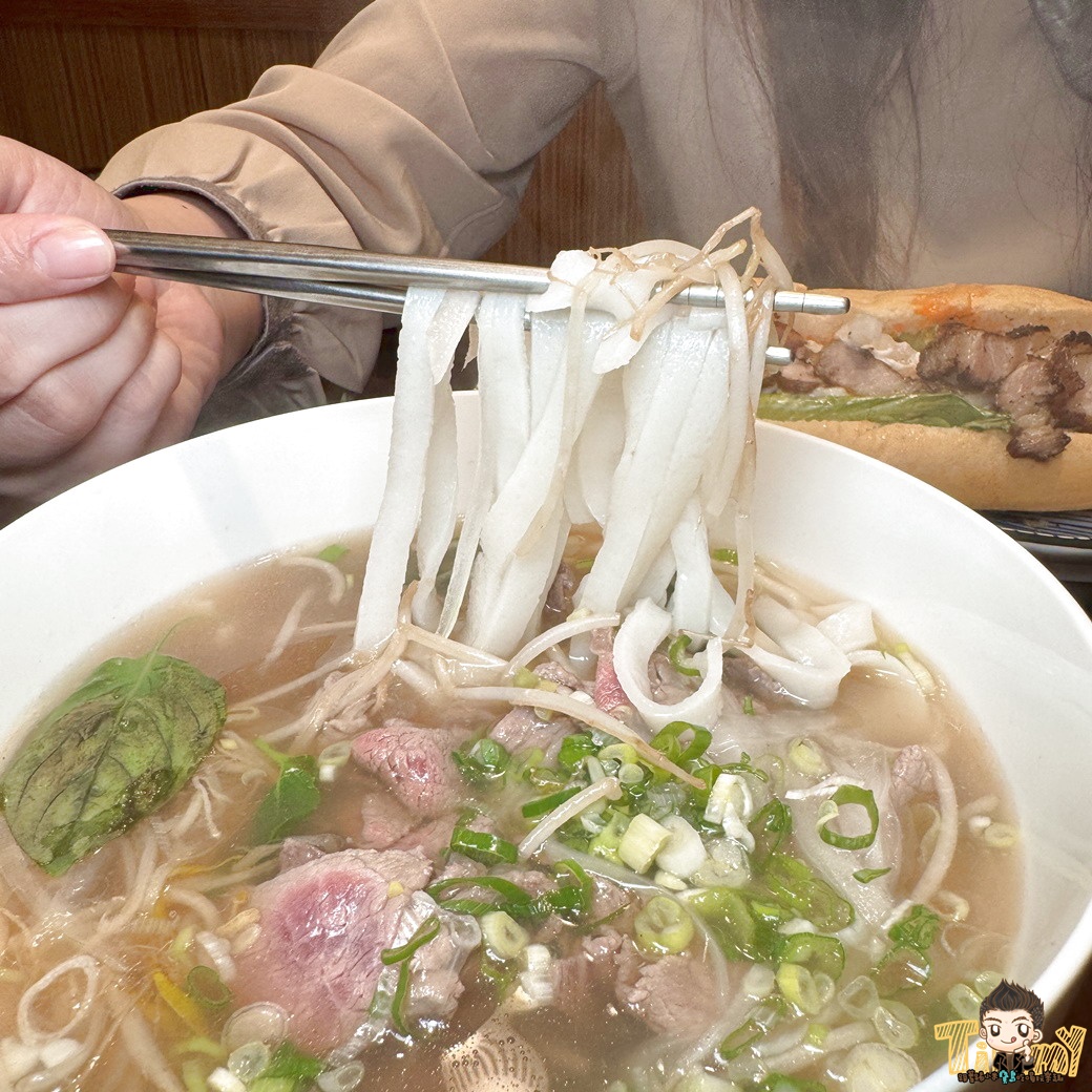 新竹湖口CaCa越南料理中山店。每天現烤越南麵包外酥內軟！ (菜單營業時間地址電話)