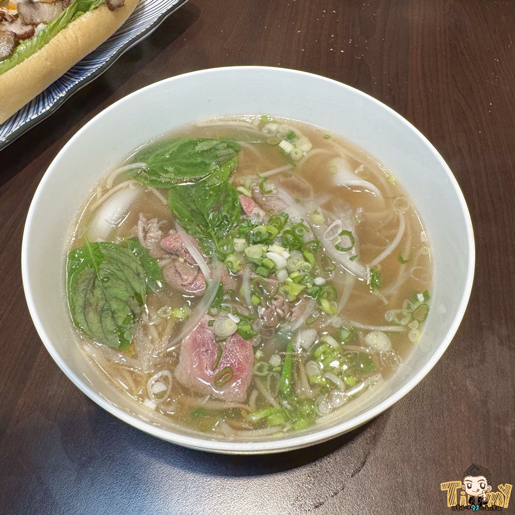 新竹湖口CaCa越南料理中山店。每天現烤越南麵包外酥內軟！ (菜單營業時間地址電話)
