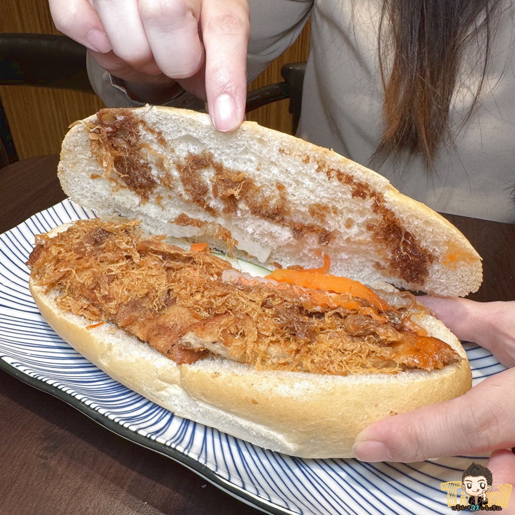 新竹湖口CaCa越南料理中山店。每天現烤越南麵包外酥內軟！ (菜單營業時間地址電話)