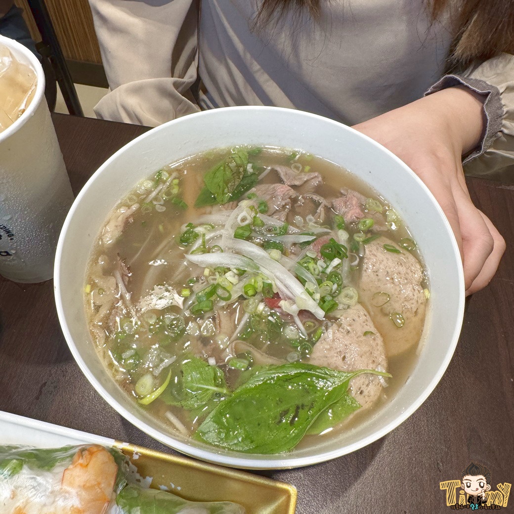新竹湖口CaCa越南料理中山店。每天現烤越南麵包外酥內軟！ (菜單營業時間地址電話)