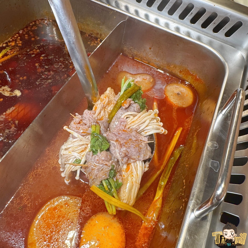 新竹縣竹北重慶ㄠ妹火鍋 新開幕重慶人開的道地麻火鍋！ 必點雙椒牛肉+大片毛肚七上八下。 (菜單營業時間地址電話)