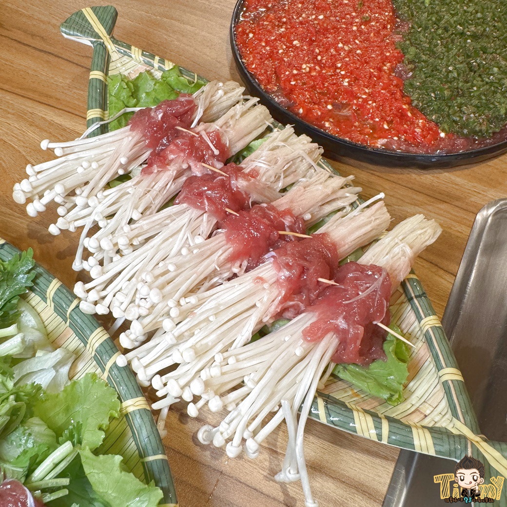 新竹縣竹北重慶ㄠ妹火鍋 新開幕重慶人開的道地麻火鍋！ 必點雙椒牛肉+大片毛肚七上八下。 (菜單營業時間地址電話)