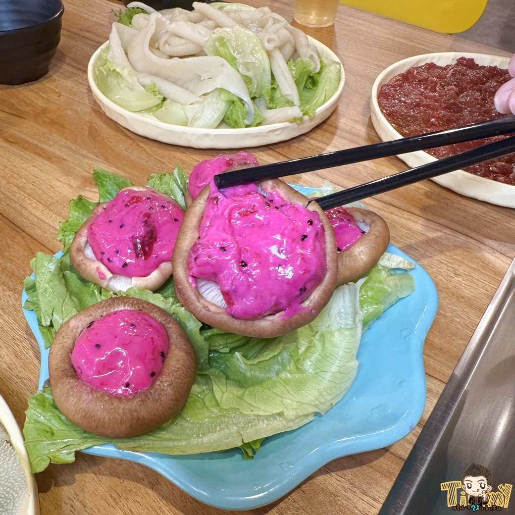 新竹縣竹北重慶ㄠ妹火鍋 新開幕重慶人開的道地麻火鍋！ 必點雙椒牛肉+大片毛肚七上八下。 (菜單營業時間地址電話)