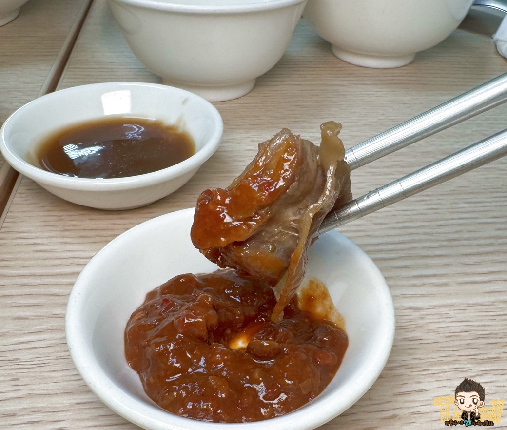 新竹源高雄當歸羊肉 原塊羊肉炒麵 110元羊肉炒麵及羊肉燴飯 130元就有3大根羊大骨的湯品！ (菜單營業時間地址電話)
