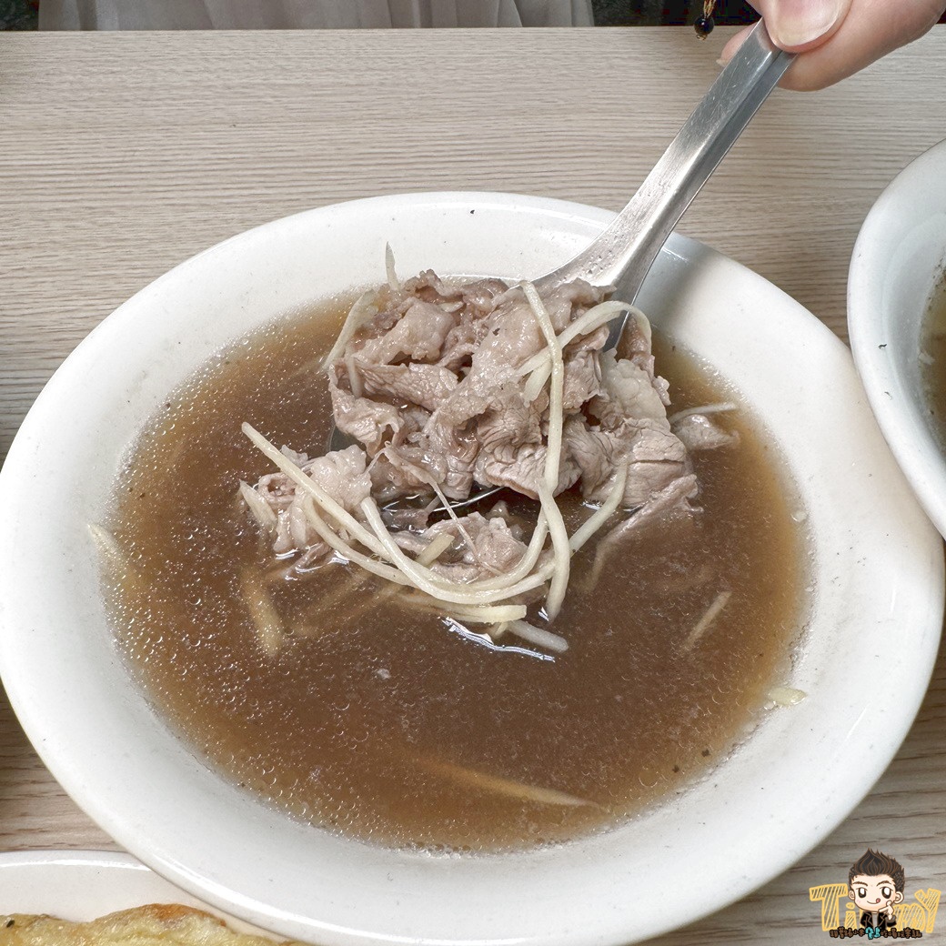 新竹源高雄當歸羊肉 原塊羊肉炒麵 110元羊肉炒麵及羊肉燴飯 130元就有3大根羊大骨的湯品！ (菜單營業時間地址電話)