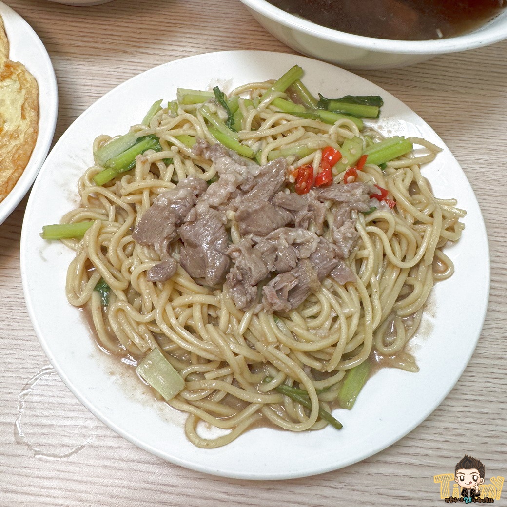 新竹源高雄當歸羊肉 原塊羊肉炒麵 110元羊肉炒麵及羊肉燴飯 130元就有3大根羊大骨的湯品！ (菜單營業時間地址電話)
