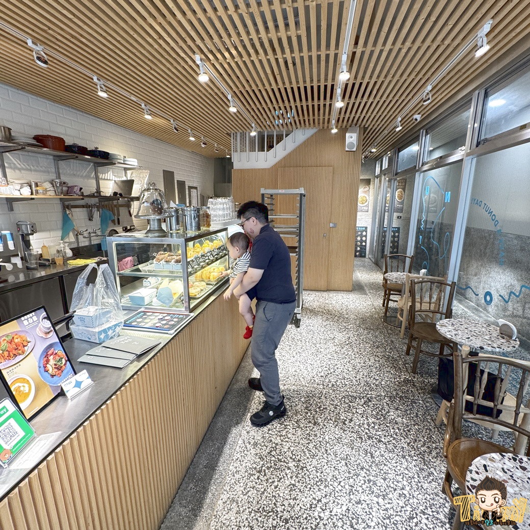 新竹拿滋咬咬義式料理甜甜圈。城隍廟周邊50年老宅改建。被甜甜圈耽誤的義大利麵店。情侶親子家庭聚餐推薦 (早午餐燉飯菜單營業時間地址電話)