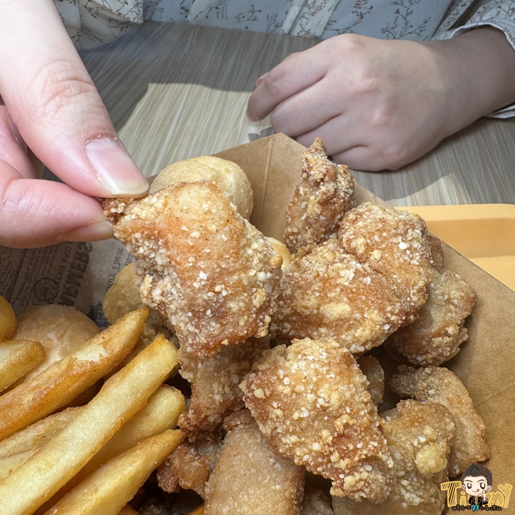 台中后里美食喬利炸雞。 麗寶樂園必帶小朋友吃的炸雞漢堡店! (菜單營業時間地址電話) - 第32張圖 台中后里美食喬利炸雞。 麗寶樂園必帶小朋友吃的炸雞漢堡店! (菜單營業時間地址電話)