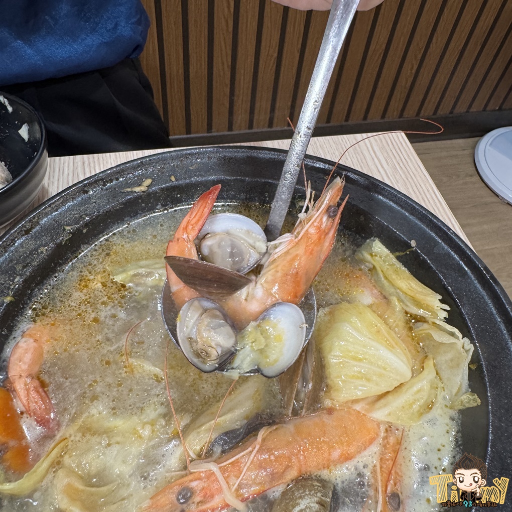 竹北鍋娘娘火鍋店。新竹桌邊爆炒石頭火鍋200元起 古早味餅乾、滷肉飯、王子麵、汽水、冷熱飲及冰淇淋吃到飽!(菜單營業時間地址電話) - 第35張圖