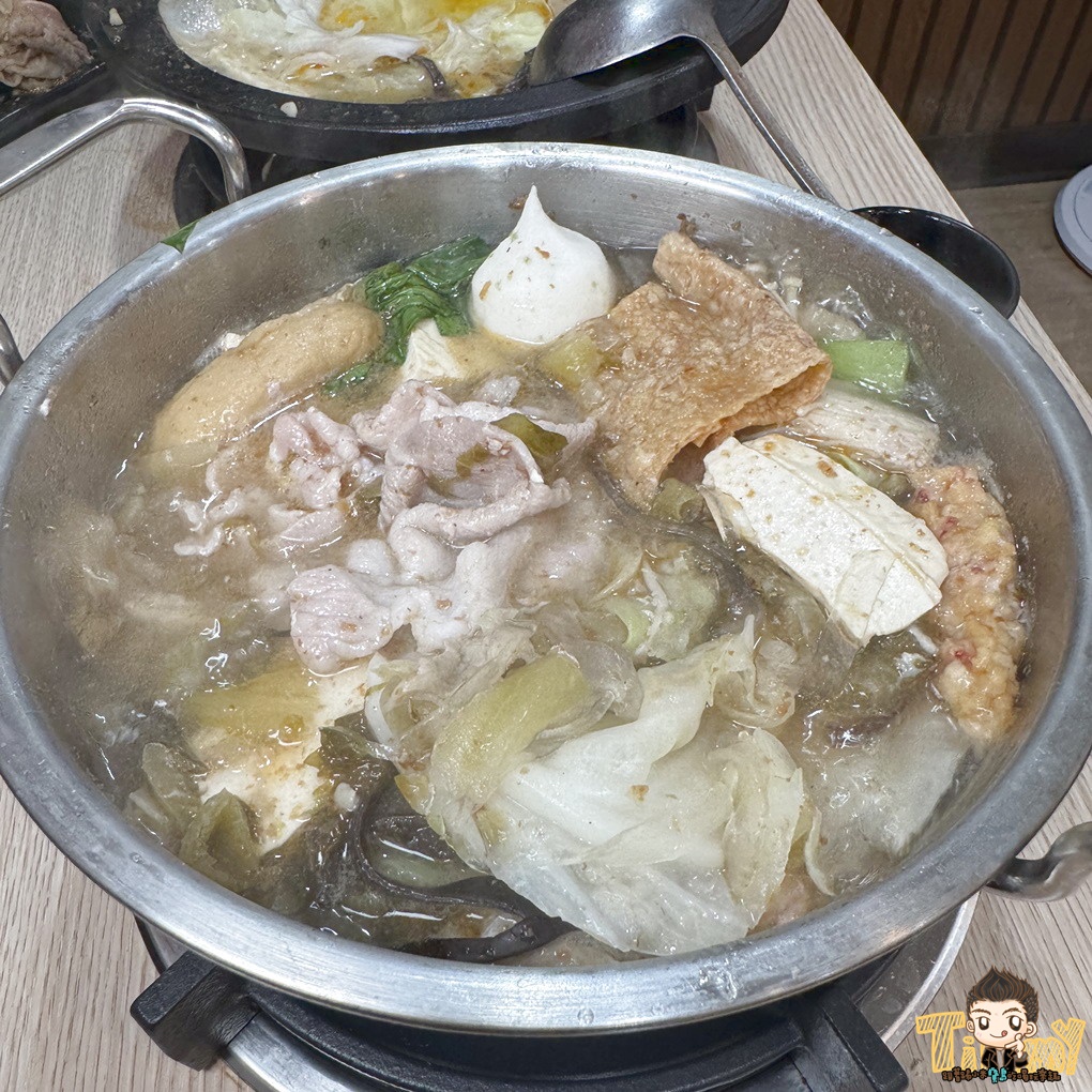 竹北鍋娘娘火鍋店。新竹桌邊爆炒石頭火鍋200元起 古早味餅乾、滷肉飯、王子麵、汽水、冷熱飲及冰淇淋吃到飽!(菜單營業時間地址電話) - 第41張圖