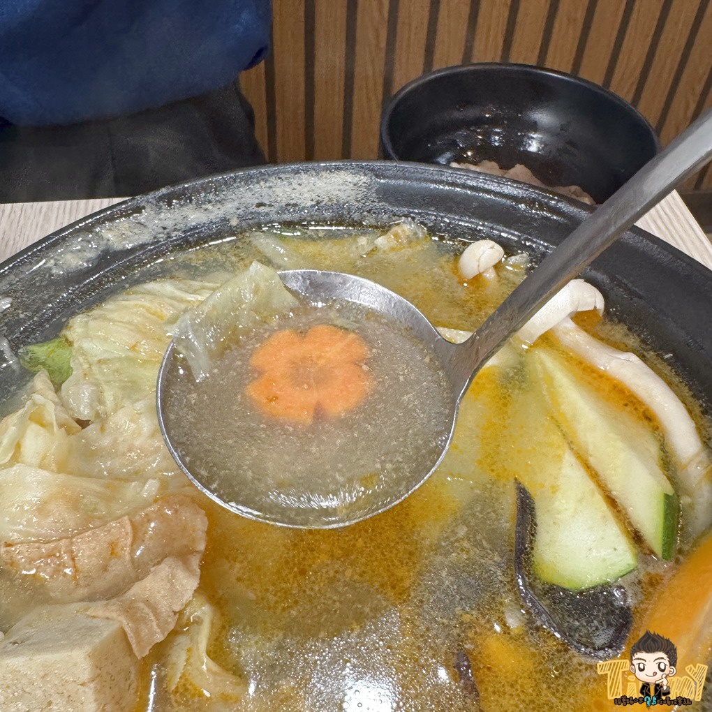 竹北鍋娘娘火鍋店。新竹桌邊爆炒石頭火鍋200元起 古早味餅乾、滷肉飯、王子麵、汽水、冷熱飲及冰淇淋吃到飽!(菜單營業時間地址電話) - 第33張圖