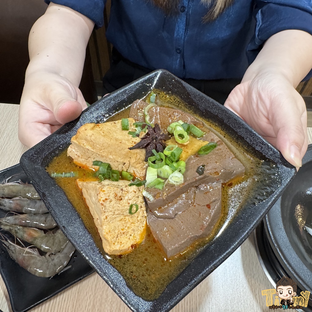 竹北鍋娘娘火鍋店。新竹桌邊爆炒石頭火鍋200元起 古早味餅乾、滷肉飯、王子麵、汽水、冷熱飲及冰淇淋吃到飽!(菜單營業時間地址電話) - 第47張圖