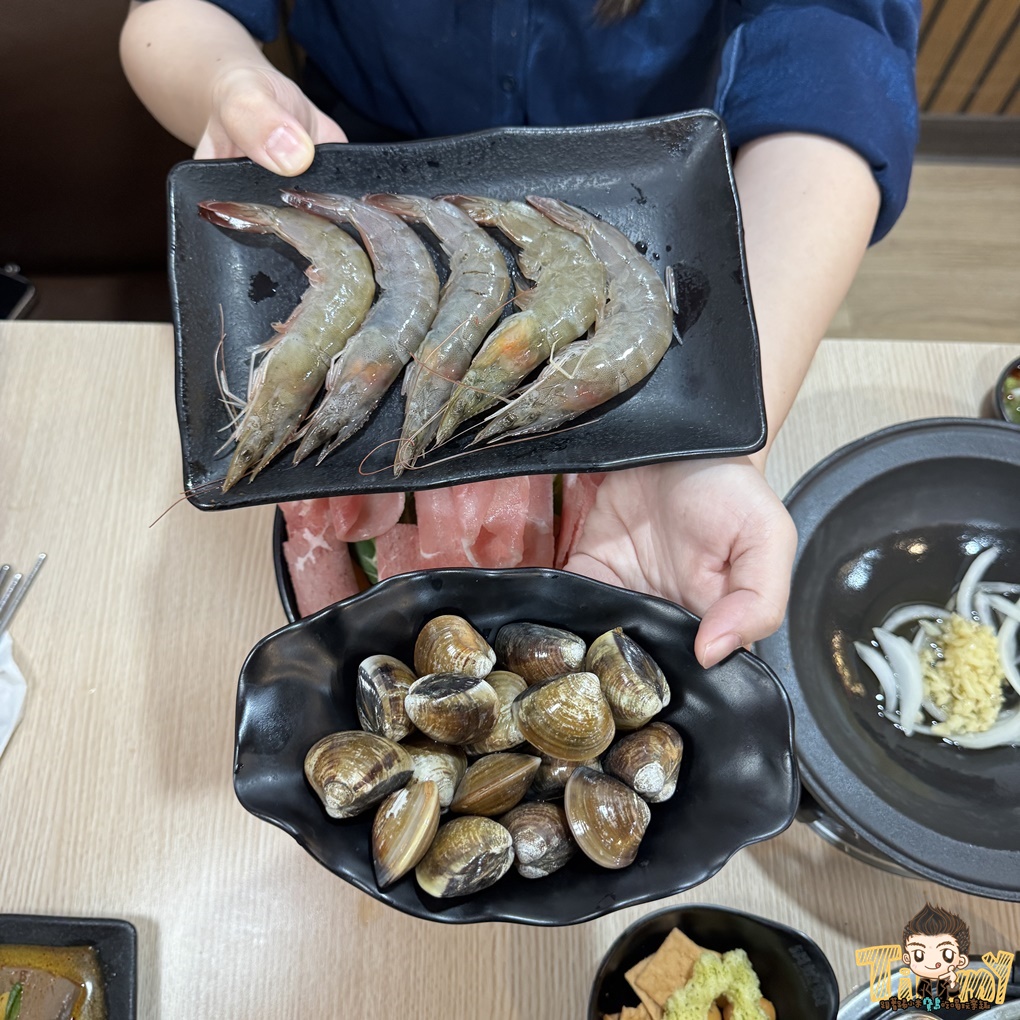 竹北鍋娘娘火鍋店。新竹桌邊爆炒石頭火鍋200元起 古早味餅乾、滷肉飯、王子麵、汽水、冷熱飲及冰淇淋吃到飽!(菜單營業時間地址電話) - 第34張圖