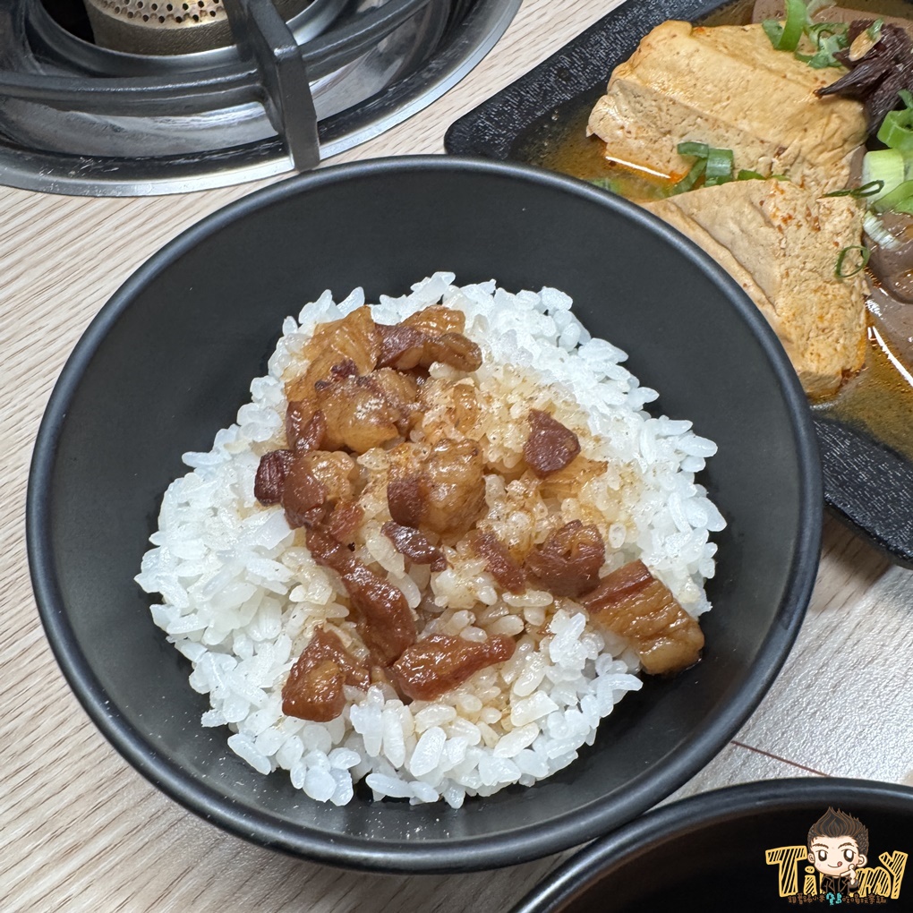 竹北鍋娘娘火鍋店。新竹桌邊爆炒石頭火鍋200元起 古早味餅乾、滷肉飯、王子麵、汽水、冷熱飲及冰淇淋吃到飽!(菜單營業時間地址電話) - 第8張圖