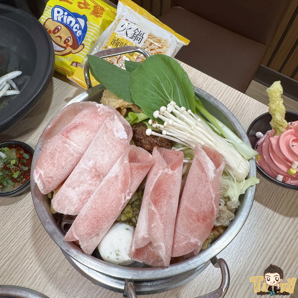 竹北鍋娘娘火鍋店。新竹桌邊爆炒石頭火鍋200元起 古早味餅乾、滷肉飯、王子麵、汽水、冷熱飲及冰淇淋吃到飽!(菜單營業時間地址電話) - 第38張圖