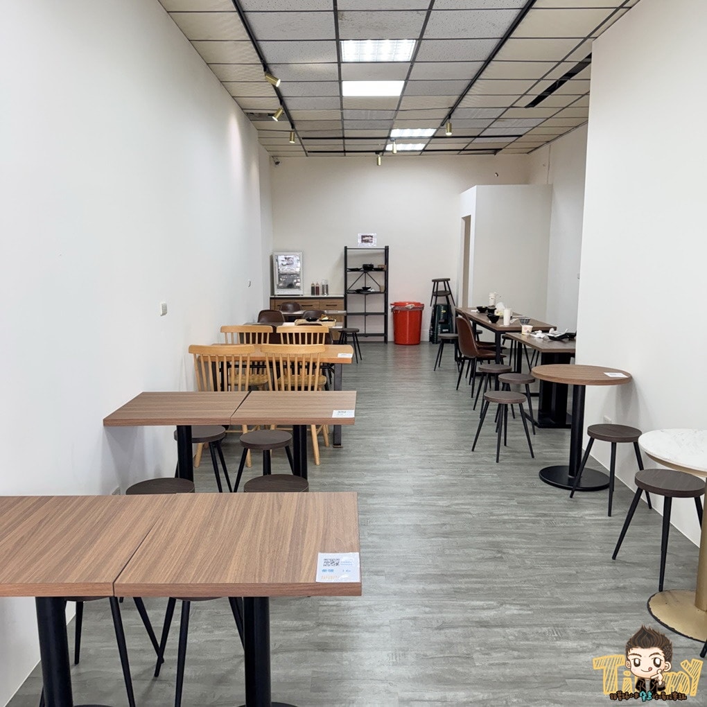 新竹七先生早午餐。深夜食堂&早午餐店  媲美大X鐵板燒的燒肉套餐，百來元就能吃到。 蛋餅、三明治、早餐拼盤、鍋燒意麵、炒泡麵深夜吃到早上！ (菜單營業時間地址電話)
