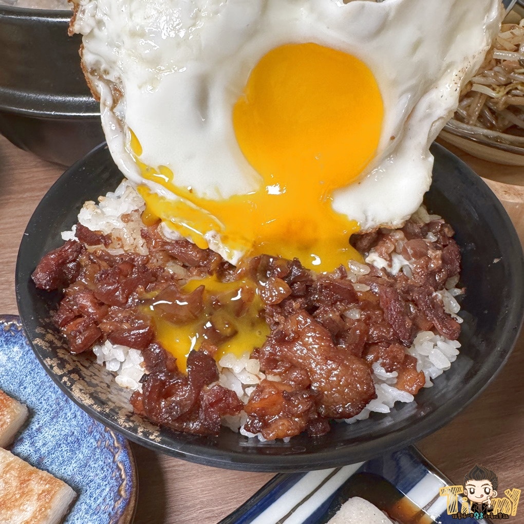 新竹七先生早午餐。深夜食堂&早午餐店  媲美大X鐵板燒的燒肉套餐，百來元就能吃到。 蛋餅、三明治、早餐拼盤、鍋燒意麵、炒泡麵深夜吃到早上！ (菜單營業時間地址電話)
