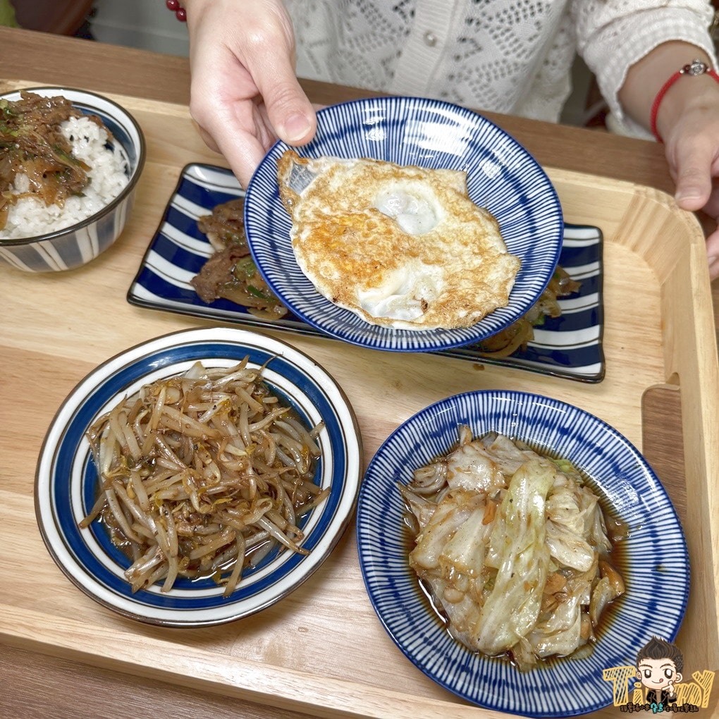 新竹七先生早午餐。深夜食堂&早午餐店  媲美大X鐵板燒的燒肉套餐，百來元就能吃到。 蛋餅、三明治、早餐拼盤、鍋燒意麵、炒泡麵深夜吃到早上！ (菜單營業時間地址電話)