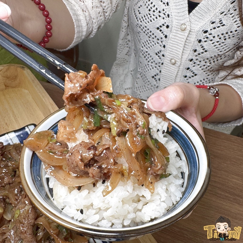 新竹七先生早午餐。深夜食堂&早午餐店  媲美大X鐵板燒的燒肉套餐，百來元就能吃到。 蛋餅、三明治、早餐拼盤、鍋燒意麵、炒泡麵深夜吃到早上！ (菜單營業時間地址電話)