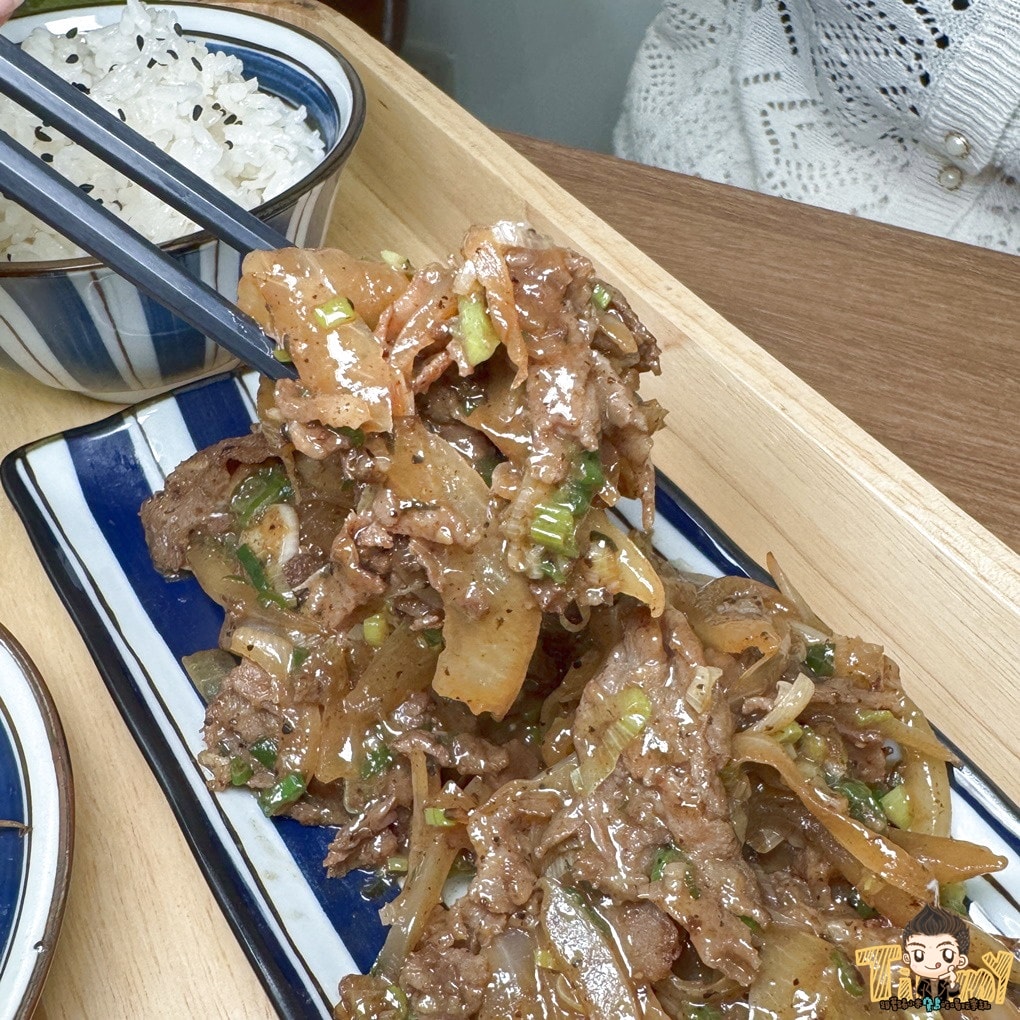 新竹七先生早午餐。深夜食堂&早午餐店  媲美大X鐵板燒的燒肉套餐，百來元就能吃到。 蛋餅、三明治、早餐拼盤、鍋燒意麵、炒泡麵深夜吃到早上！ (菜單營業時間地址電話)