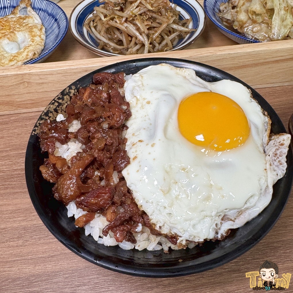 新竹七先生早午餐。深夜食堂&早午餐店  媲美大X鐵板燒的燒肉套餐，百來元就能吃到。 蛋餅、三明治、早餐拼盤、鍋燒意麵、炒泡麵深夜吃到早上！ (菜單營業時間地址電話)