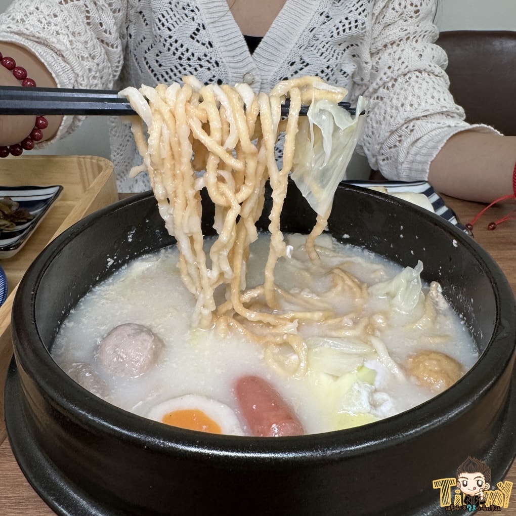 新竹七先生早午餐。深夜食堂&早午餐店  媲美大X鐵板燒的燒肉套餐，百來元就能吃到。 蛋餅、三明治、早餐拼盤、鍋燒意麵、炒泡麵深夜吃到早上！ (菜單營業時間地址電話)