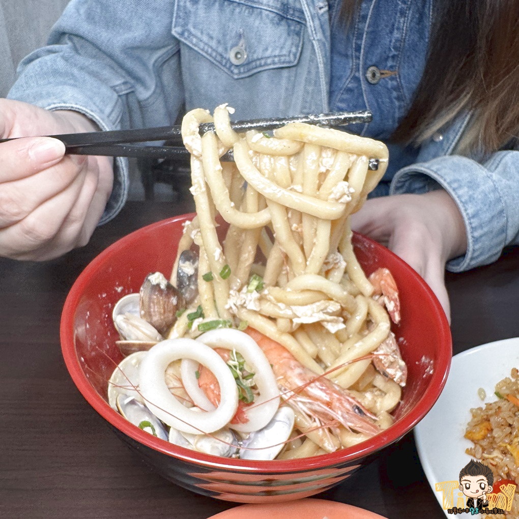 新竹拾鮮棧水田店(各分店資訊) 台式及創意炒飯80元起！ 大推超台味鹹豬肉炒飯+皮蛋！ 內用還有飲料喝到飽！ (新豐竹北菜單營業時間地址電話)