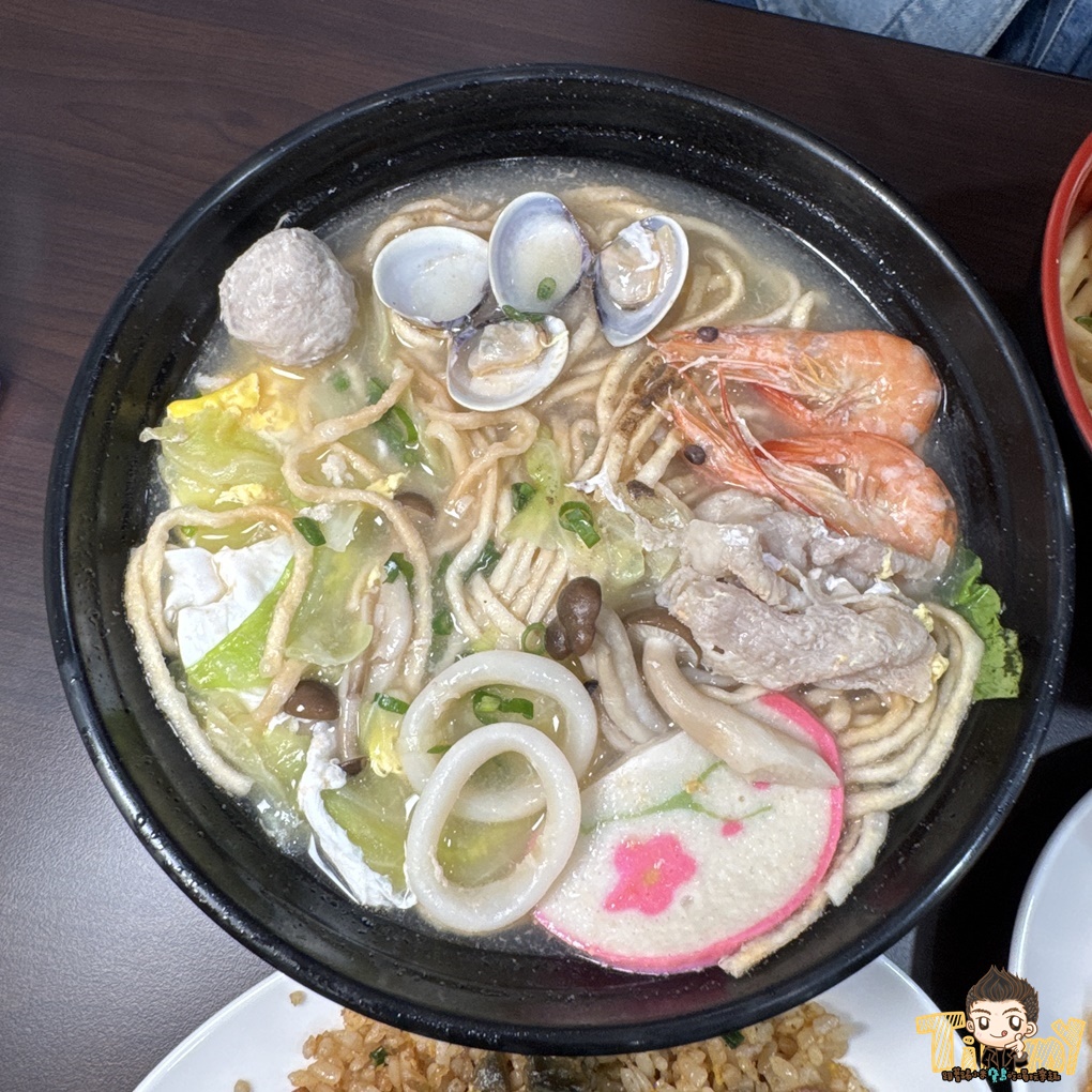 新竹拾鮮棧水田店(各分店資訊) 台式及創意炒飯80元起！ 大推超台味鹹豬肉炒飯+皮蛋！ 內用還有飲料喝到飽！ (新豐竹北菜單營業時間地址電話)