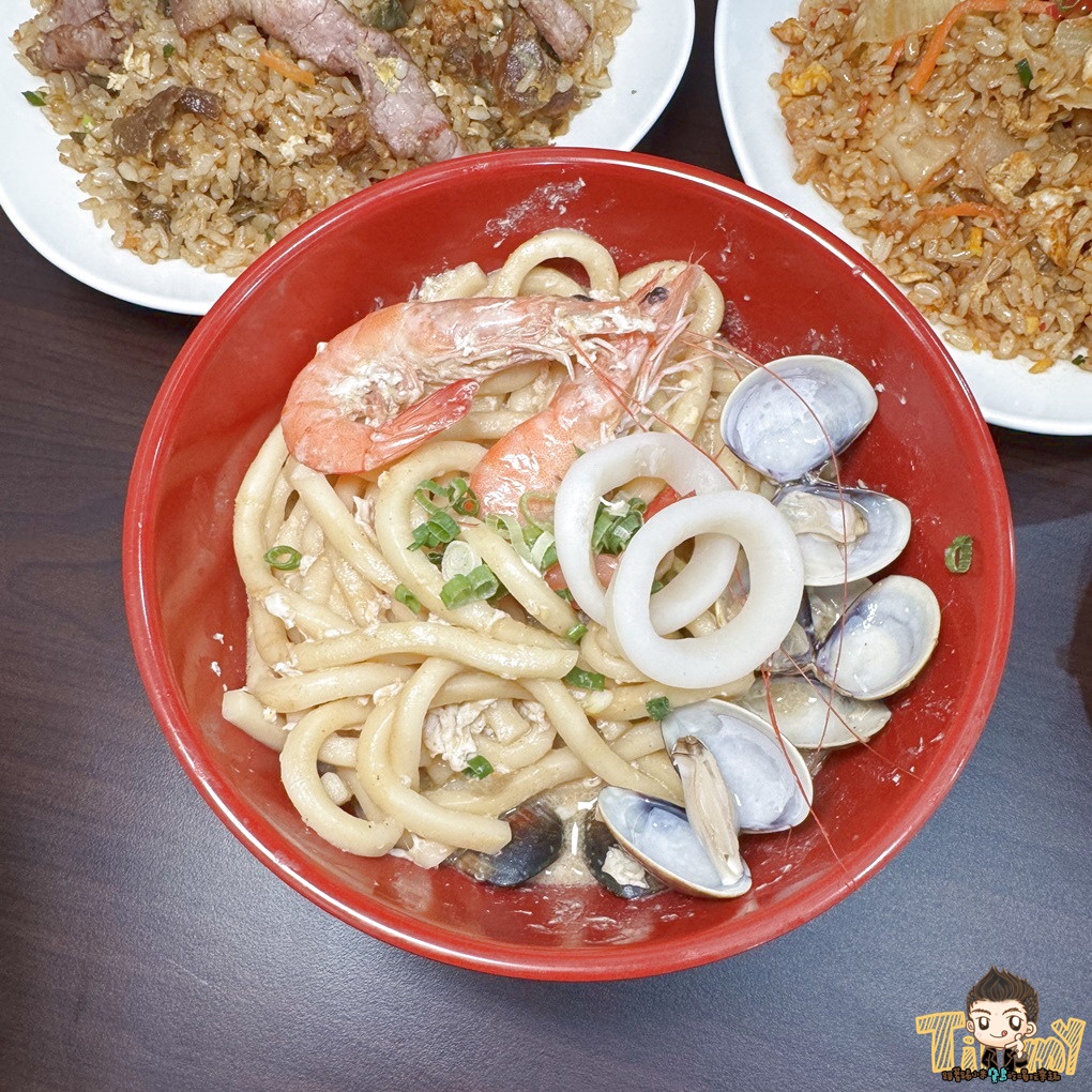 新竹拾鮮棧水田店(各分店資訊) 台式及創意炒飯80元起！ 大推超台味鹹豬肉炒飯+皮蛋！ 內用還有飲料喝到飽！ (新豐竹北菜單營業時間地址電話)